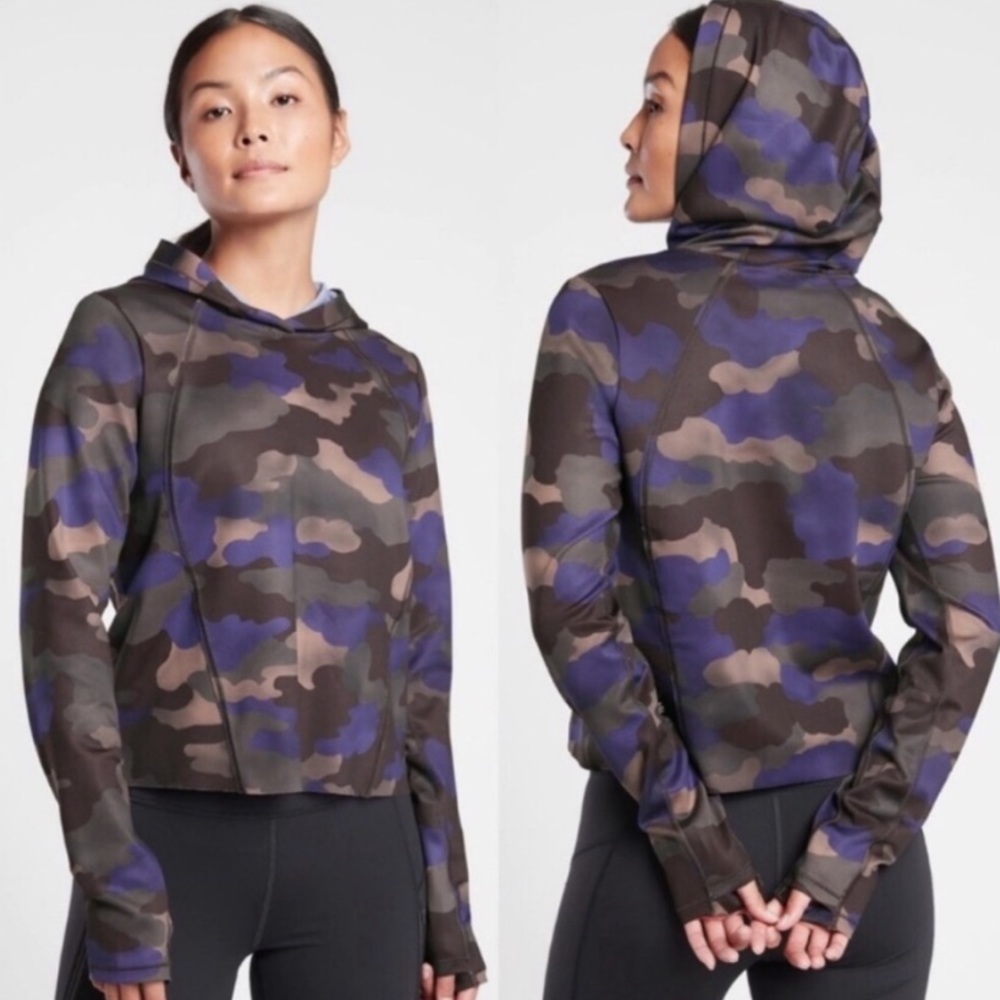 Athleta Pinnacle Cropped Hoodie in Mantra Purple Camo size XXS